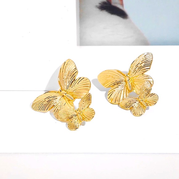 ⚜️[𝟯/$𝟭𝟴]⚜️Big Gold 2 Butterfly Earrings NEW - Picture 5 of 9